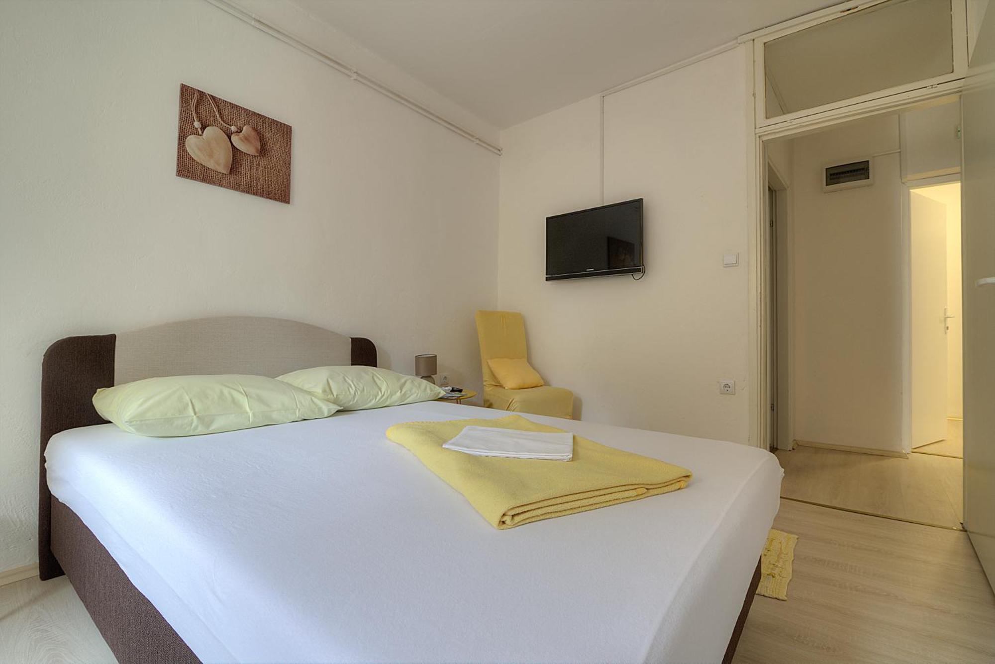 Apartments & Rooms Josephine Сень Екстер'єр фото