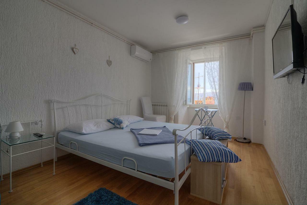 Apartments & Rooms Josephine Сень Екстер'єр фото
