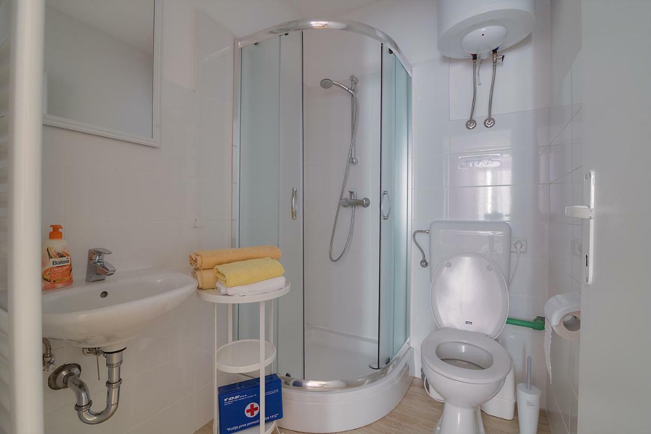 Apartments & Rooms Josephine Сень Екстер'єр фото