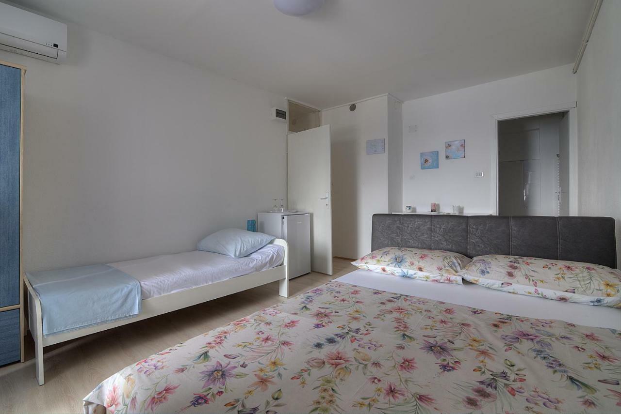 Apartments & Rooms Josephine Сень Екстер'єр фото